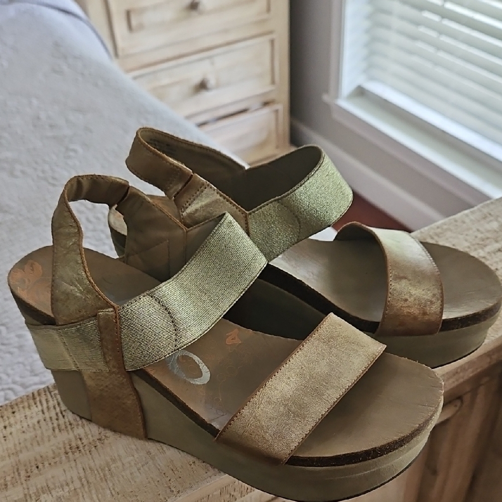 Women's Gold Sandals